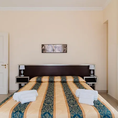 מלון דירות Palazzo Mongio 3*